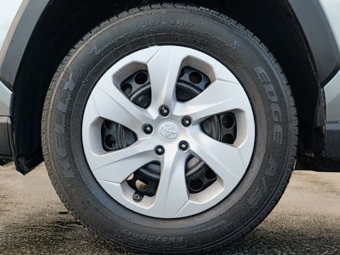 Used 2024 Toyota RAV4 LE AWD/4WD image 15