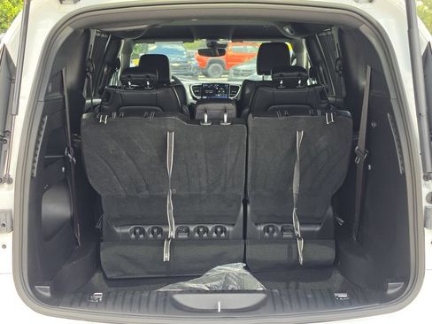 Certified 2023 Chrysler Pacifica Touring-L w/ S Appearance Package FWD image 8
