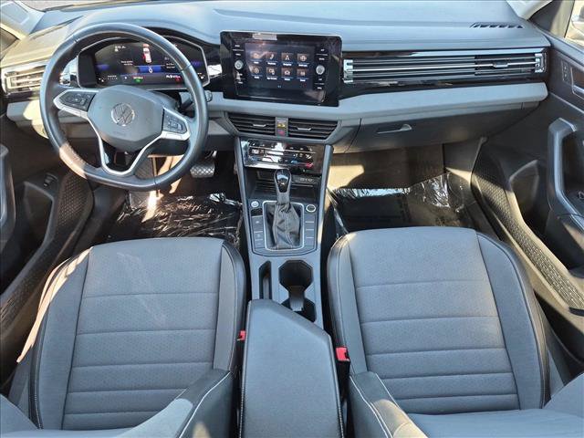 Used 2025 Volkswagen Jetta SE FWD image 17