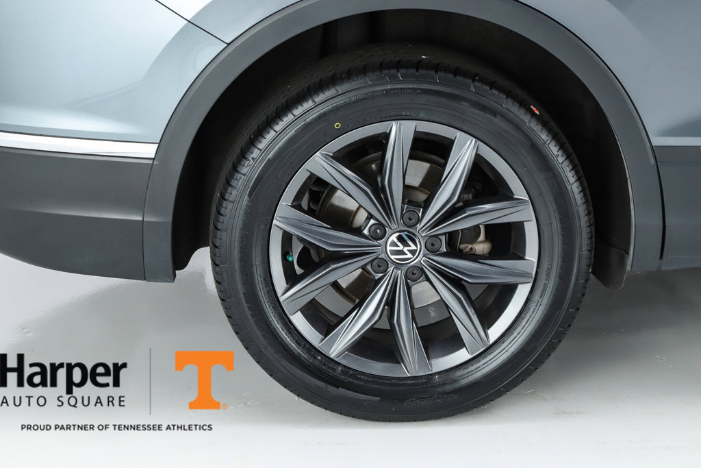 Used 2022 Volkswagen Tiguan SE AWD/4WD image 52
