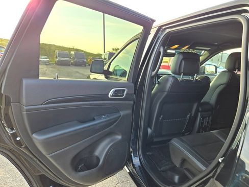 Used 2020 Jeep Grand Cherokee Altitude AWD/4WD image 29
