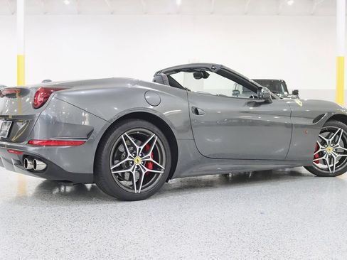 Used 2016 Ferrari California T RWD image 11