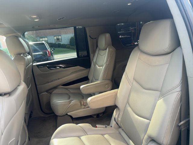 Used 2018 Cadillac Escalade ESV Luxury AWD/4WD image 14