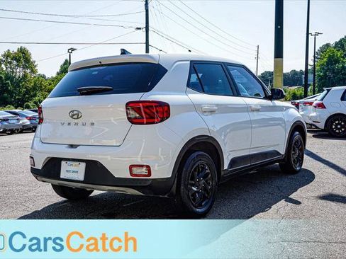Used 2022 Hyundai Venue SE FWD image 11