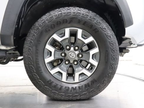 Used 2022 Toyota Tacoma TRD Off-Road AWD/4WD image 39