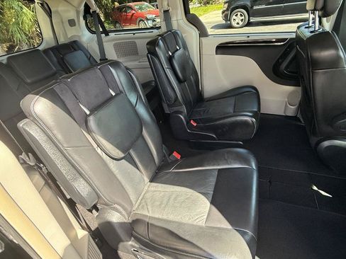 Used 2011 Chrysler Town & Country Limited FWD image 22