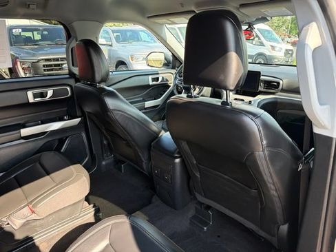 Used 2024 Ford Explorer XLT w/ Equipment Group 202A AWD/4WD image 37