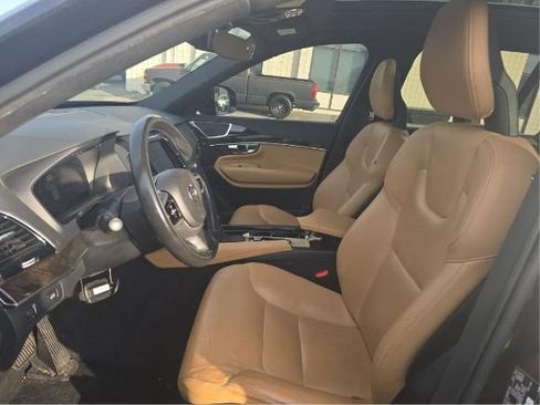 Used 2018 Volvo XC90 T6 Momentum w/ Convenience Package AWD/4WD image 4