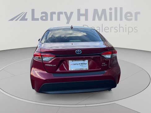 Used 2025 Toyota Corolla LE FWD image 4