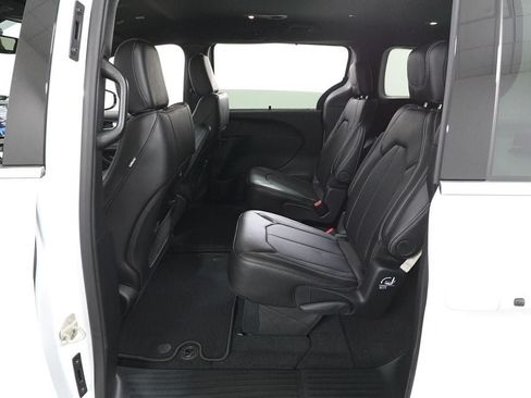 New 2027 Chrysler Pacifica Select FWD image 23