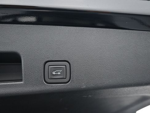 Used 2024 Chevrolet Traverse RS FWD image 36