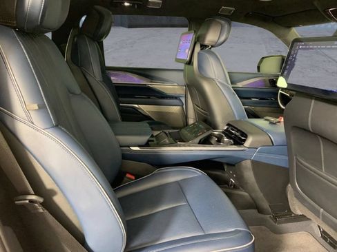 Used 2025 Cadillac Escalade IQ Luxury 2 AWD/4WD image 18