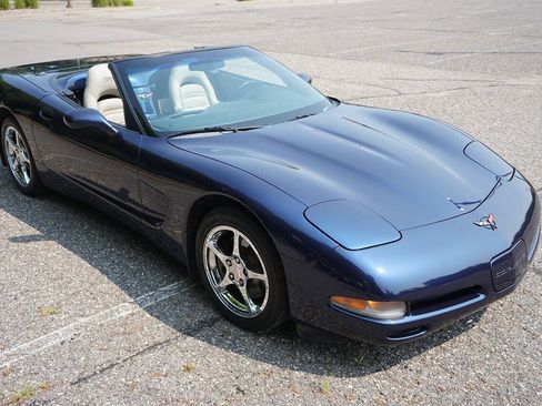 Used 2000 Chevrolet Corvette Convertible RWD image 9