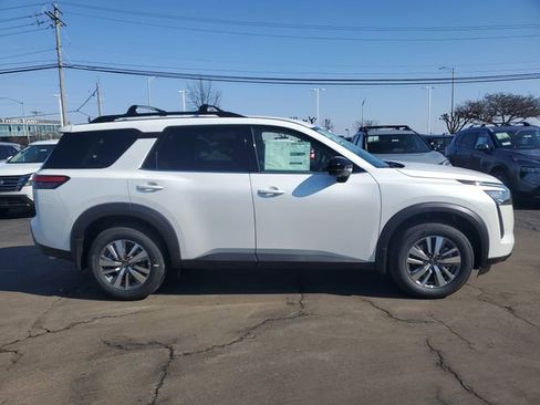 New 2026 Nissan Pathfinder SL image 8