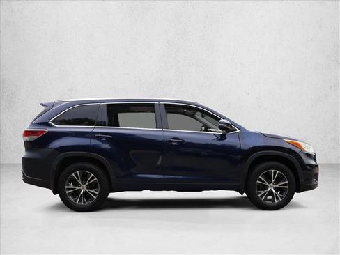 Used 2016 Toyota Highlander XLE AWD/4WD image 4