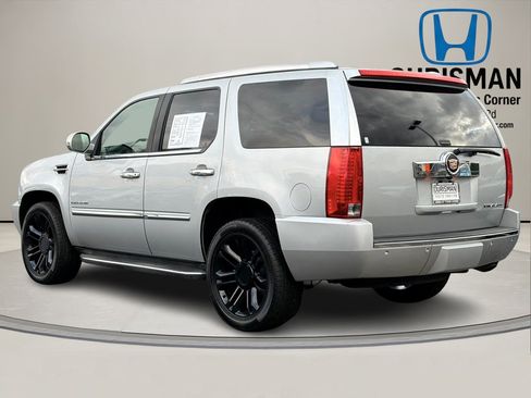 Used 2013 Cadillac Escalade Luxury image 4