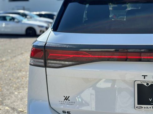 New 2026 Volkswagen Tiguan SE R-Line image 9