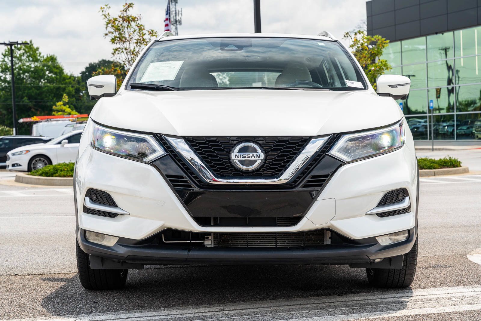Used 2022 Nissan Rogue Sport SL w/ Premium Package AWD/4WD image 2