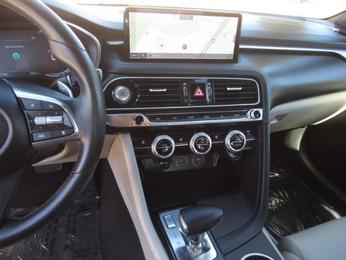 Used 2023 Genesis G70 2.0T AWD/4WD image 16