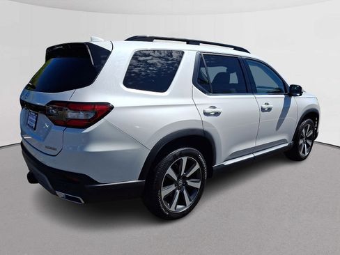 Certified 2023 Honda Pilot Touring image 11