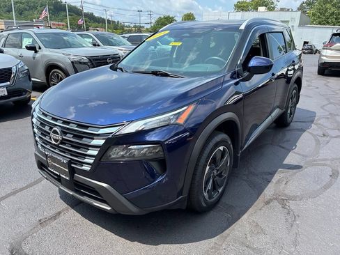 Certified 2024 Nissan Rogue SV w/ SV Premium Package AWD/4WD image 3