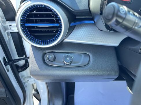 Used 2024 Chevrolet Trax LS w/ LS Convenience Package FWD image 16