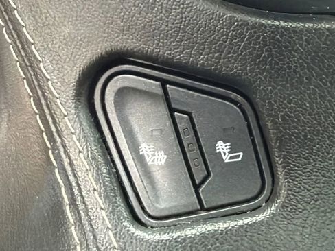 Used 2017 Chevrolet Suburban LT image 29