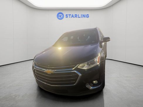 Used 2021 Chevrolet Traverse LT image 3