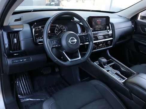 Used 2025 Nissan Pathfinder SV FWD image 17