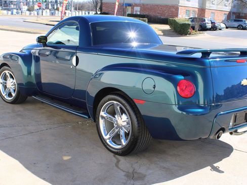 Used 2005 Chevrolet SSR w/ Preferred Equipment Group image 9