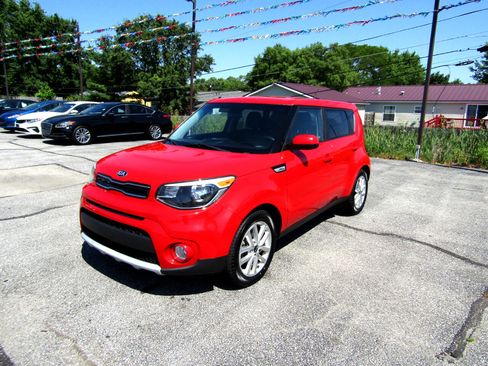 Used 2019 Kia Soul + image 3