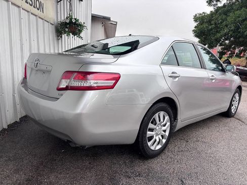 Used 2011 Toyota Camry LE FWD image 2