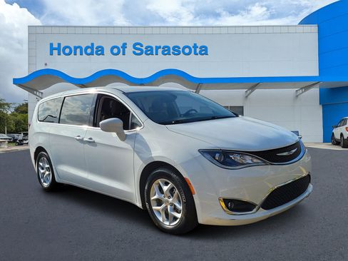 Used 2020 Chrysler Pacifica Touring w/ Tire & Wheel Group image 1