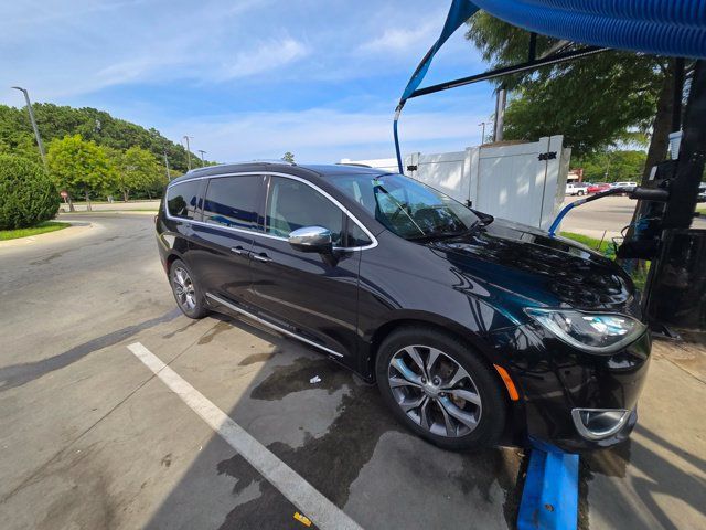 Used 2017 Chrysler Pacifica Limited FWD image 38