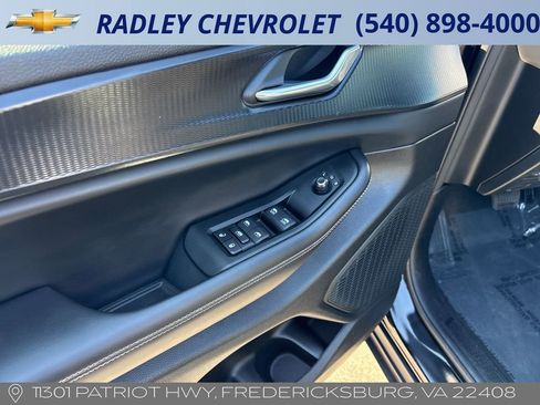 Used 2025 Jeep Grand Cherokee Altitude AWD/4WD image 5