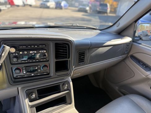 Used 2004 GMC Yukon XL SLT w/ Preferred Equipment Group image 15