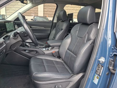 Used 2023 Kia Telluride EX w/ EX Captain's Chair Package image 13