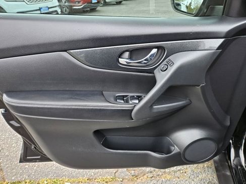 Used 2016 Nissan Rogue SL AWD/4WD image 17