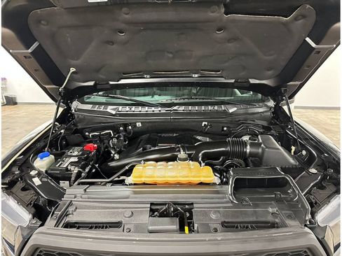 Used 2018 Ford F150 Raptor w/ Equipment Group 802A Luxury AWD/4WD image 4
