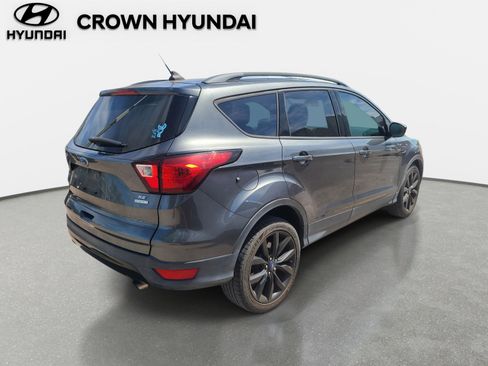 Used 2019 Ford Escape SE image 4