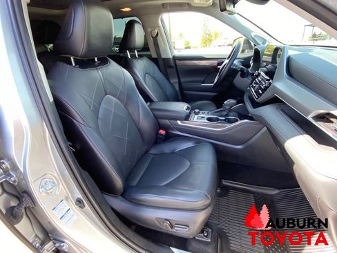 Used 2022 Toyota Highlander Platinum AWD/4WD image 18