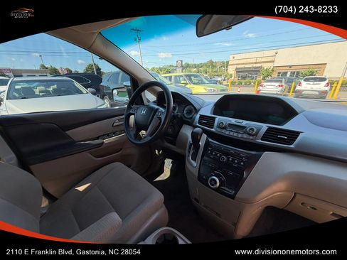 Used 2013 Honda Odyssey LX image 12