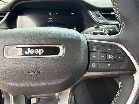 Used 2023 Jeep Grand Cherokee L Limited AWD/4WD image 38