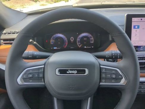 Used 2025 Jeep Compass Limited w/ Elite Group AWD/4WD image 30