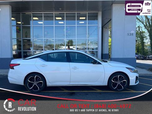 Used 2024 Nissan Altima 2.5 SR FWD image 8