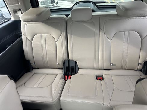 Used 2024 Ford Expedition Limited image 35