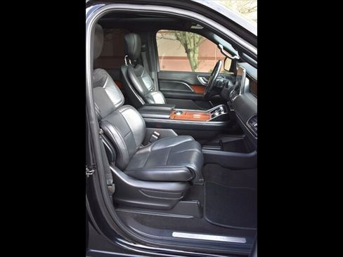 Used 2018 Lincoln Navigator L Select image 36