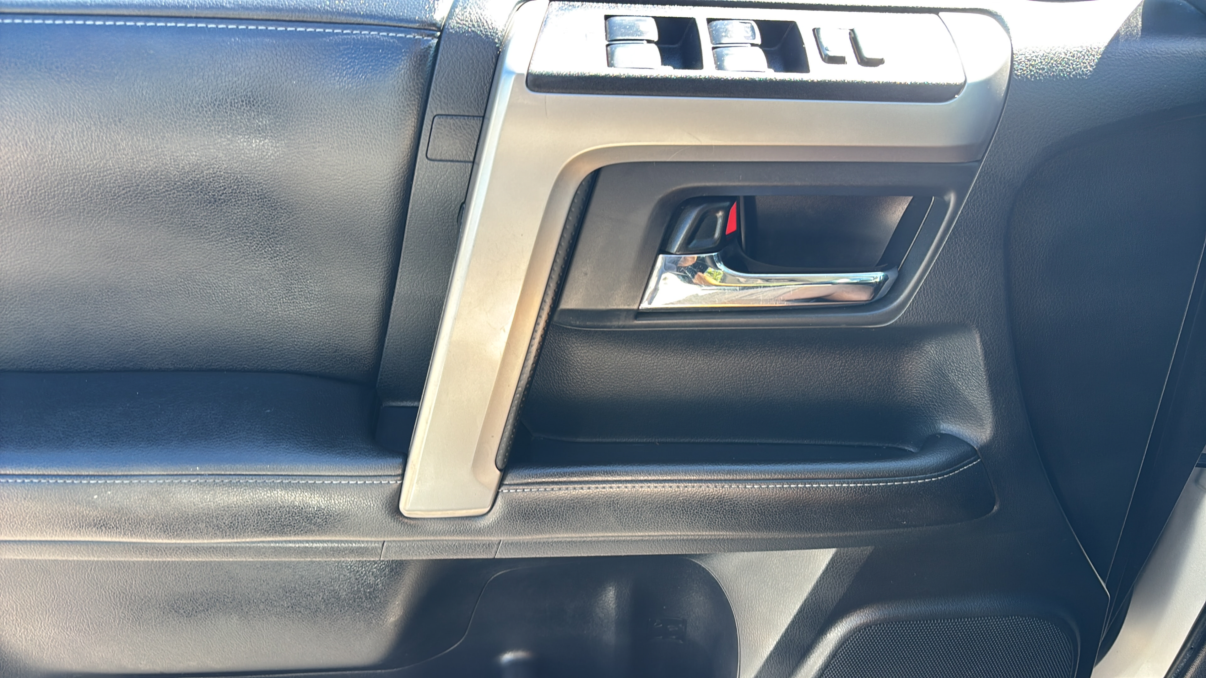 Used 2015 Toyota 4Runner SR5 RWD image 21