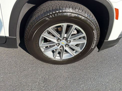 Used 2022 Chevrolet Traverse LT FWD image 41
