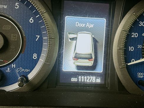 Used 2017 Toyota Sienna XLE image 17